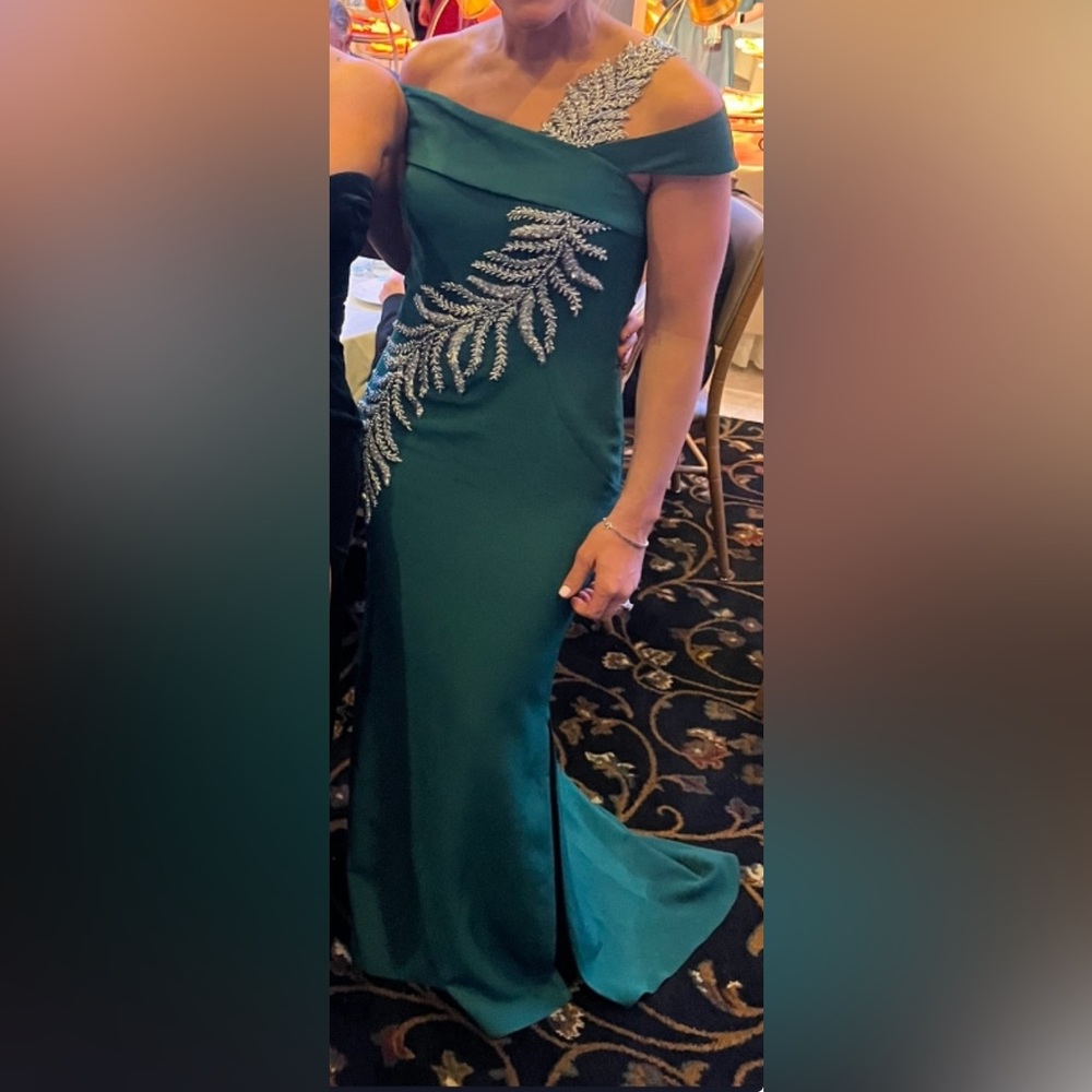 Beautiful green gown 6 perfect for Irish events or prom!